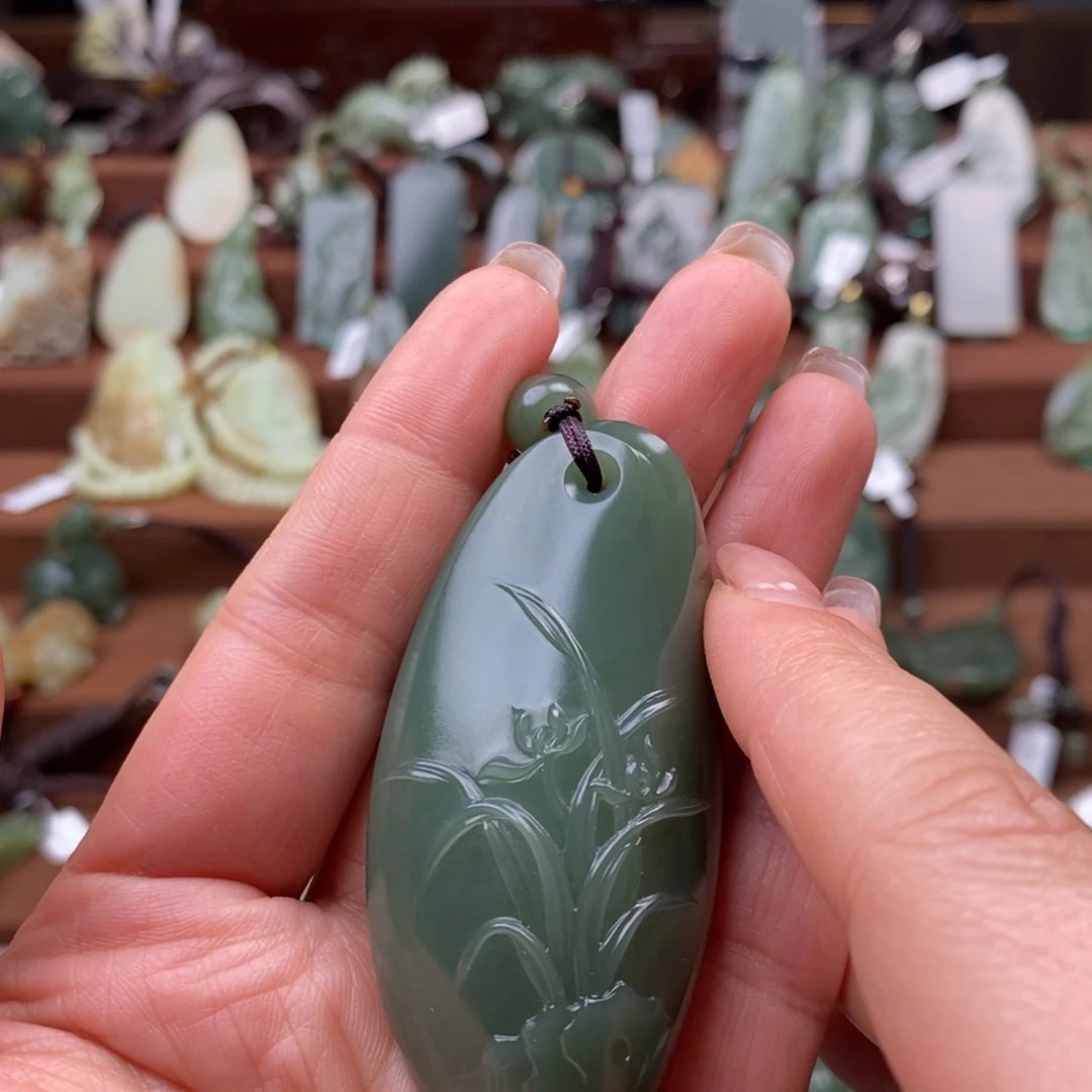 ℒ***u和田玉未镶嵌把件