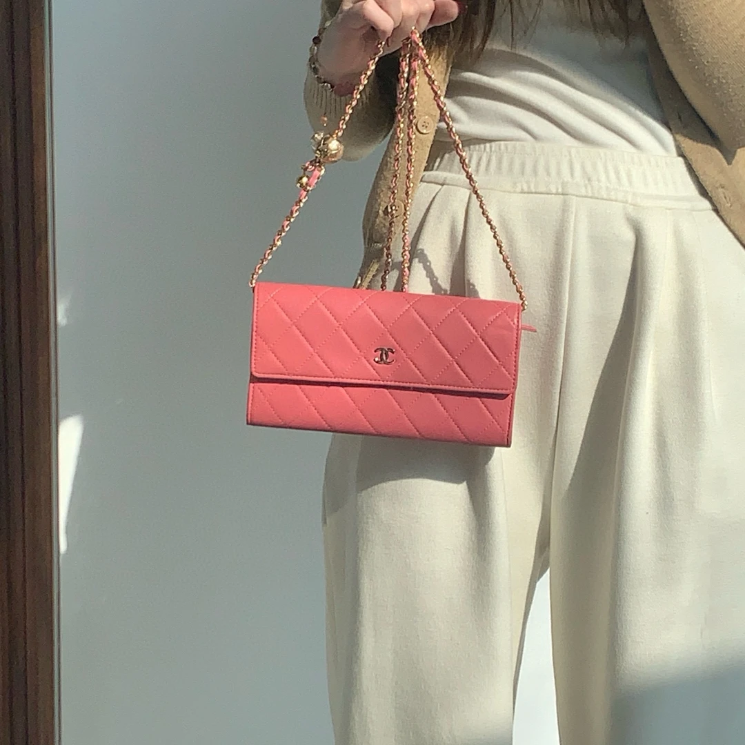 95新 Chanel/香奈儿 chanel 新唇膏粉银扣钱包