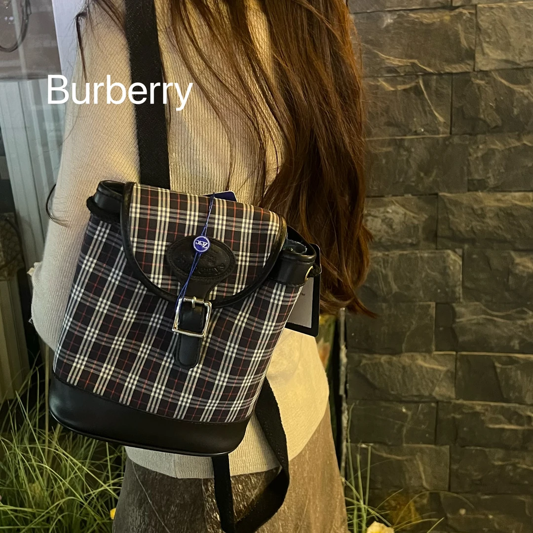 95新 BURBERRY/博柏利 A1787战马格纹双肩包95新/代卖服务
