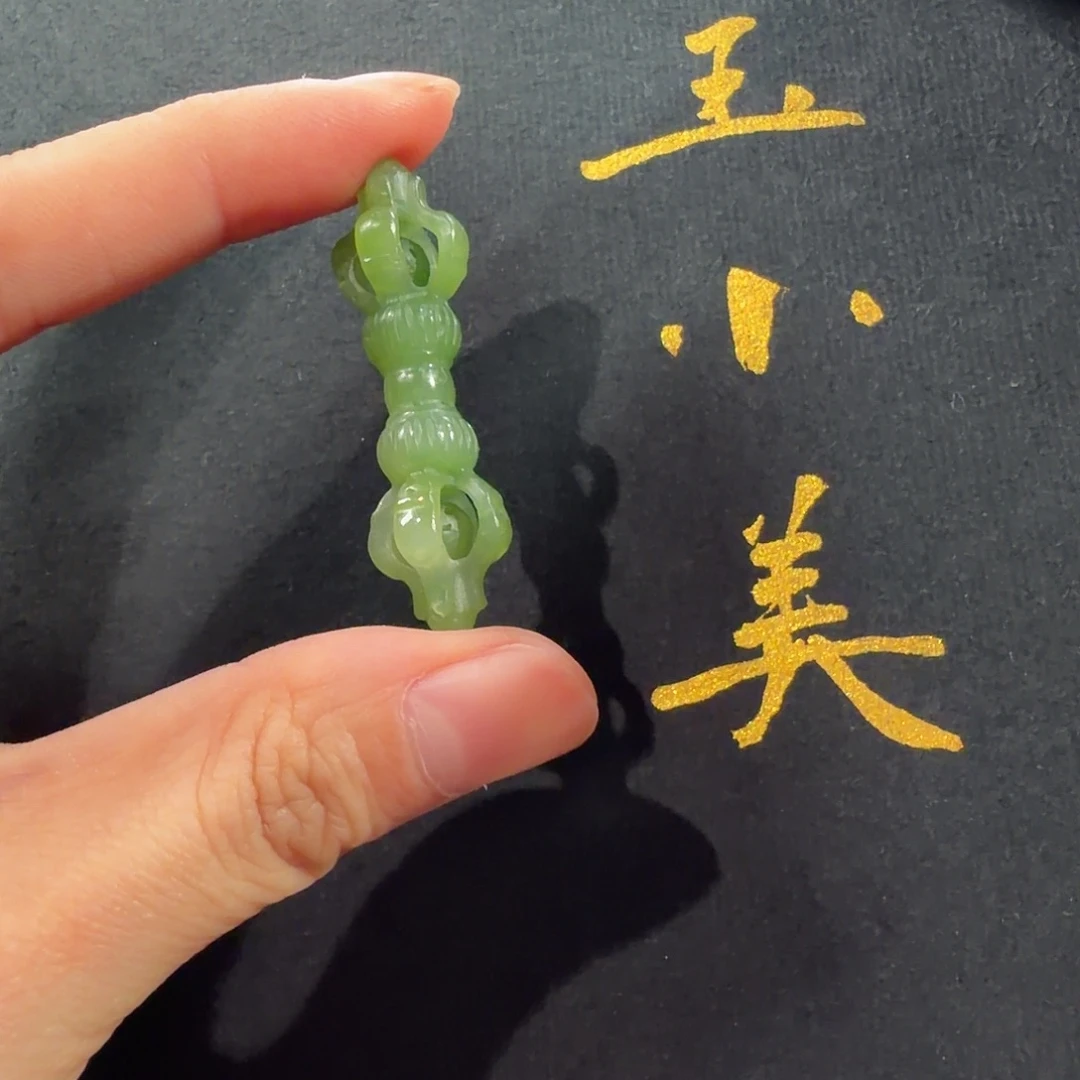 玛***格和田玉未镶嵌颈饰