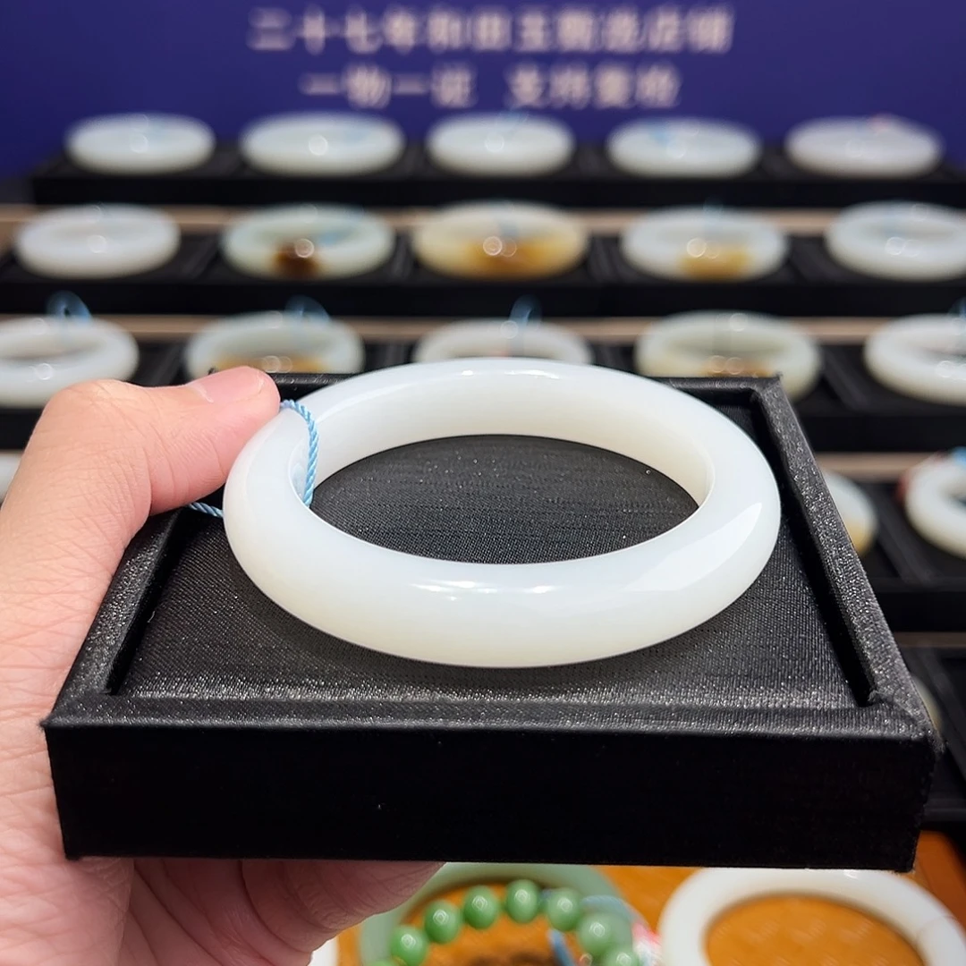 和田玉未镶嵌手镯