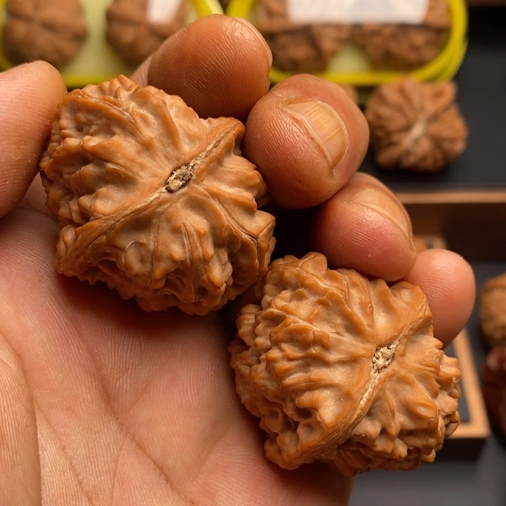 闲***人文玩核桃吊坠狮子