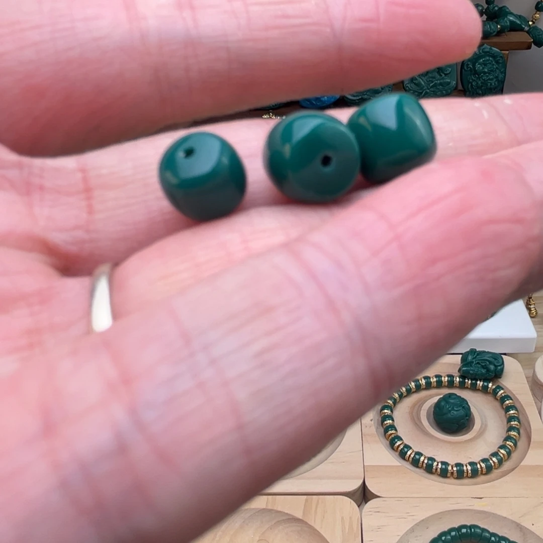 非金属卡11一颗 卡10四颗 卡9五颗。铜鎏金垫片3对