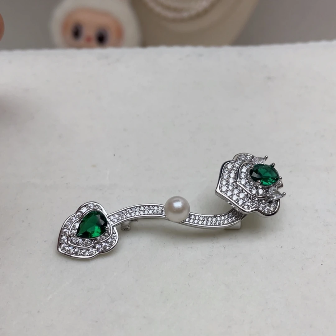 海水珍珠胸饰合金