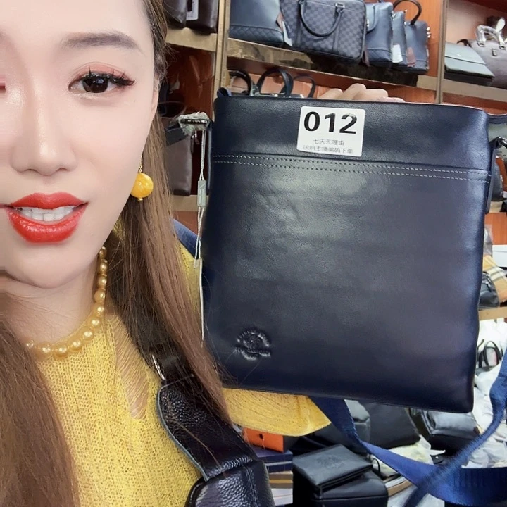 用***4牛皮（革）蓝色单肩包真皮牛皮