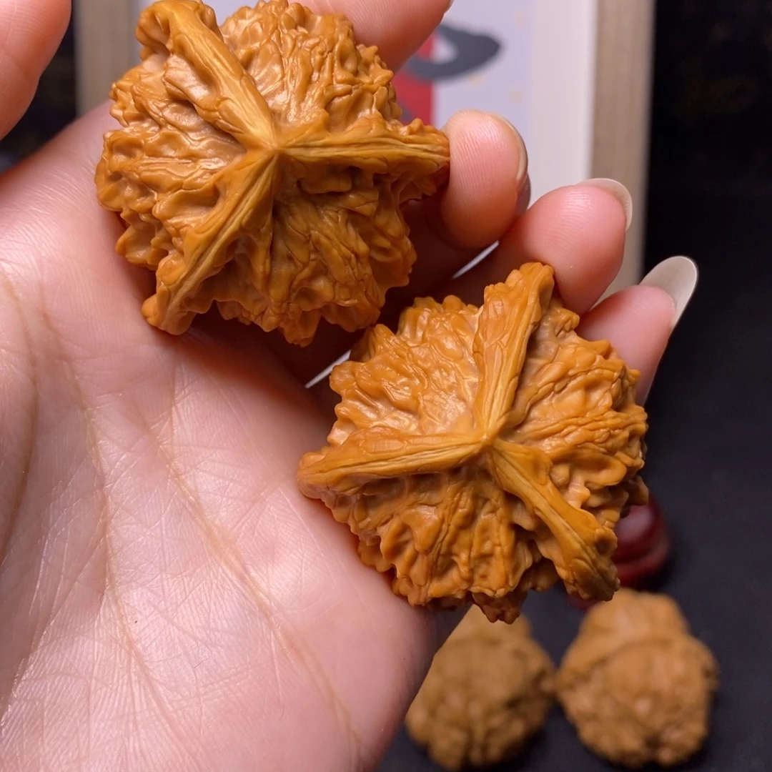 文玩核桃吊坠盘山三棱41.42