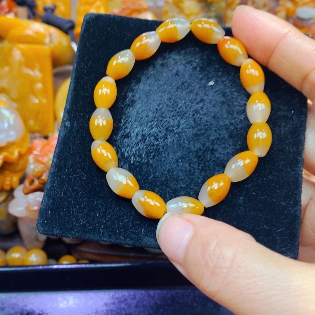 未镶嵌石英质玉（黄龙玉）颈饰