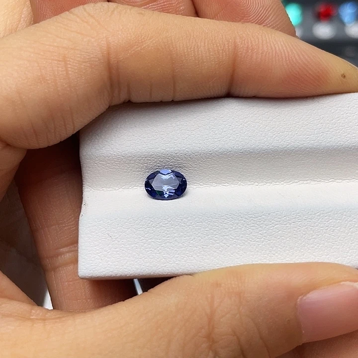 合成（培育）蓝宝石裸石未镶嵌泰****?1.05ct定制戒指