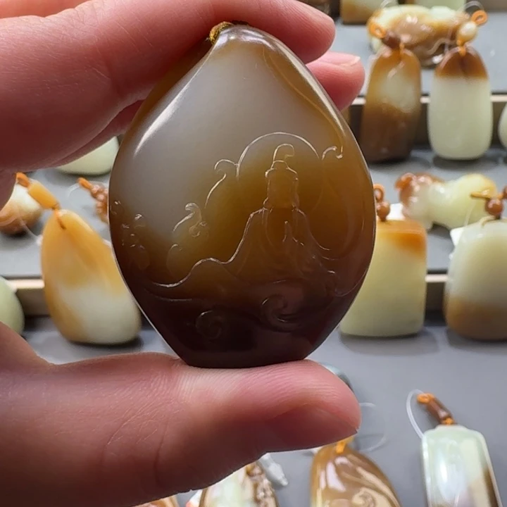 如***水和田玉未镶嵌颈饰