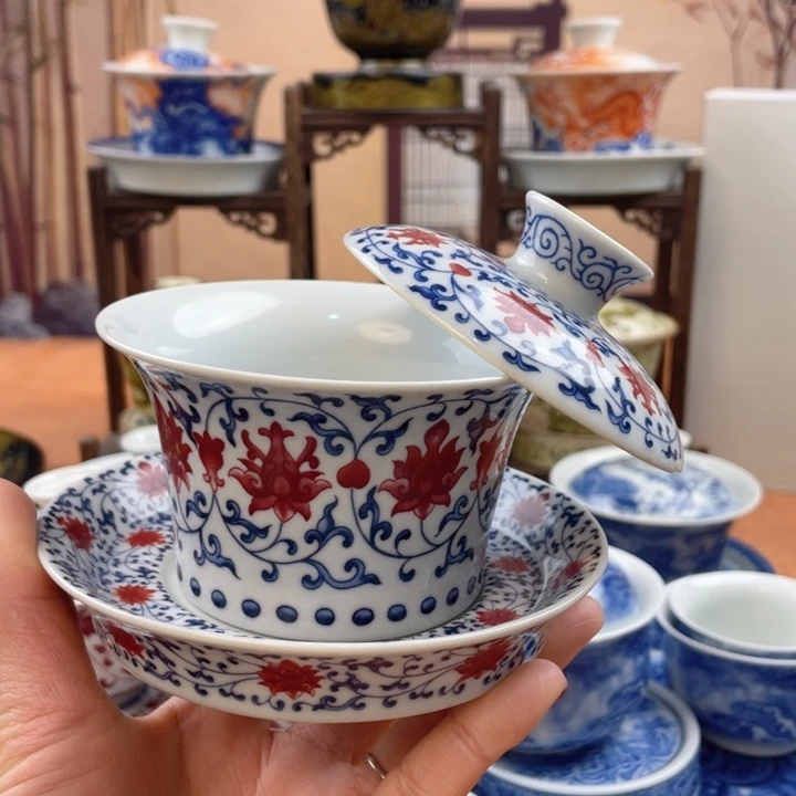 摆件陶青花釉里红缠枝莲马蹄盖碗