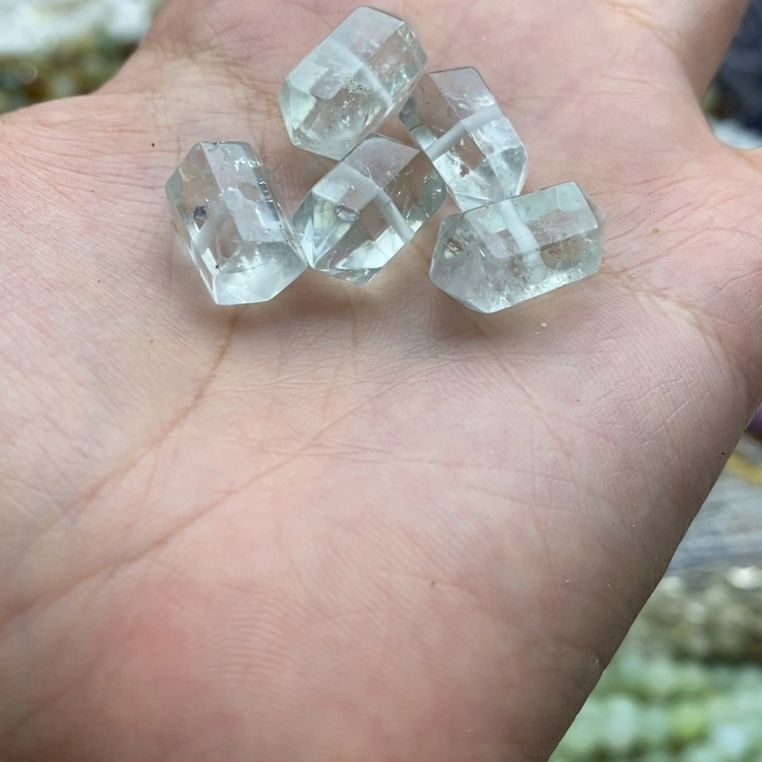 未镶嵌玛瑙/玉髓珠宝半成品一个纯天然绿水晶双尖