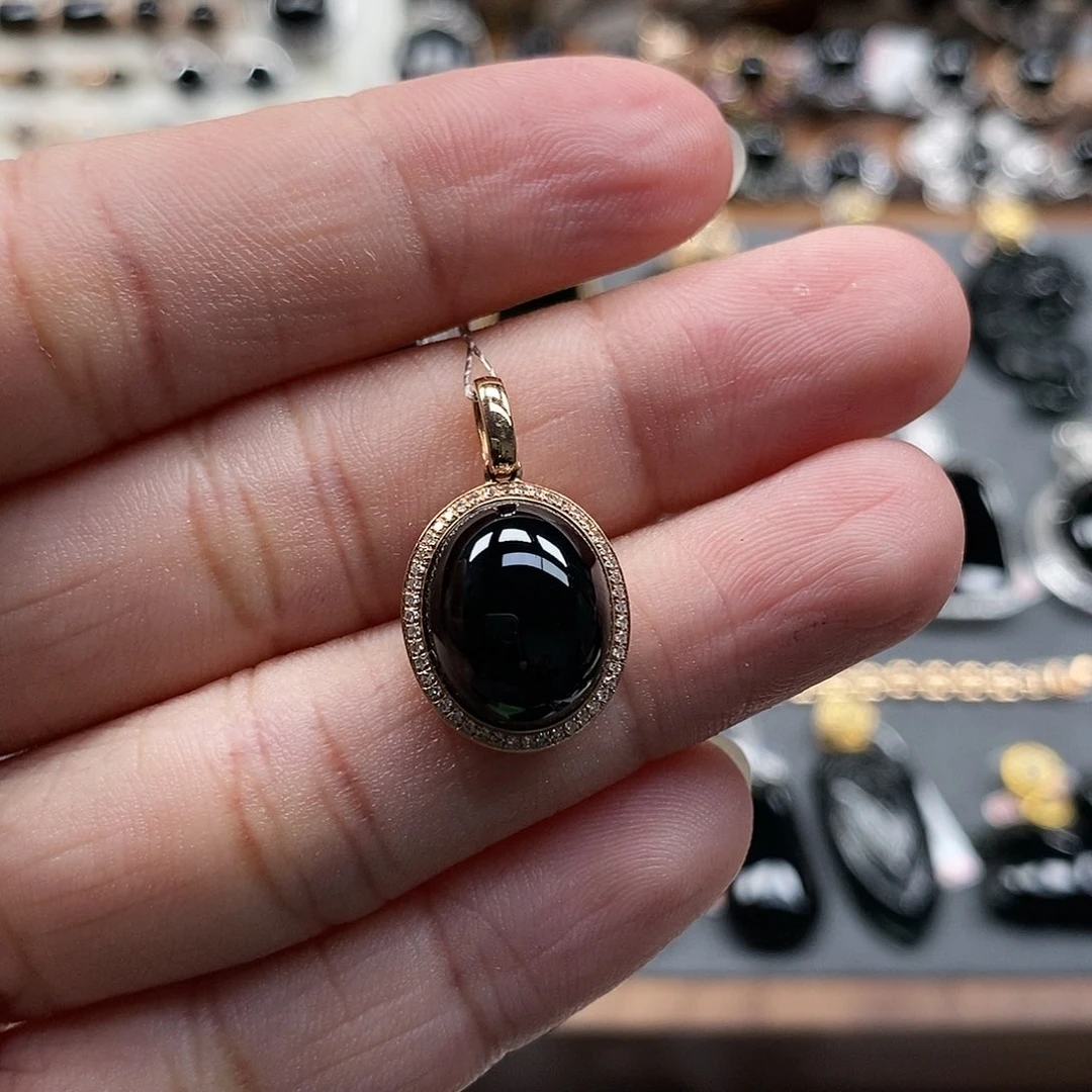 翡翠18K金镶嵌颈饰墨翠