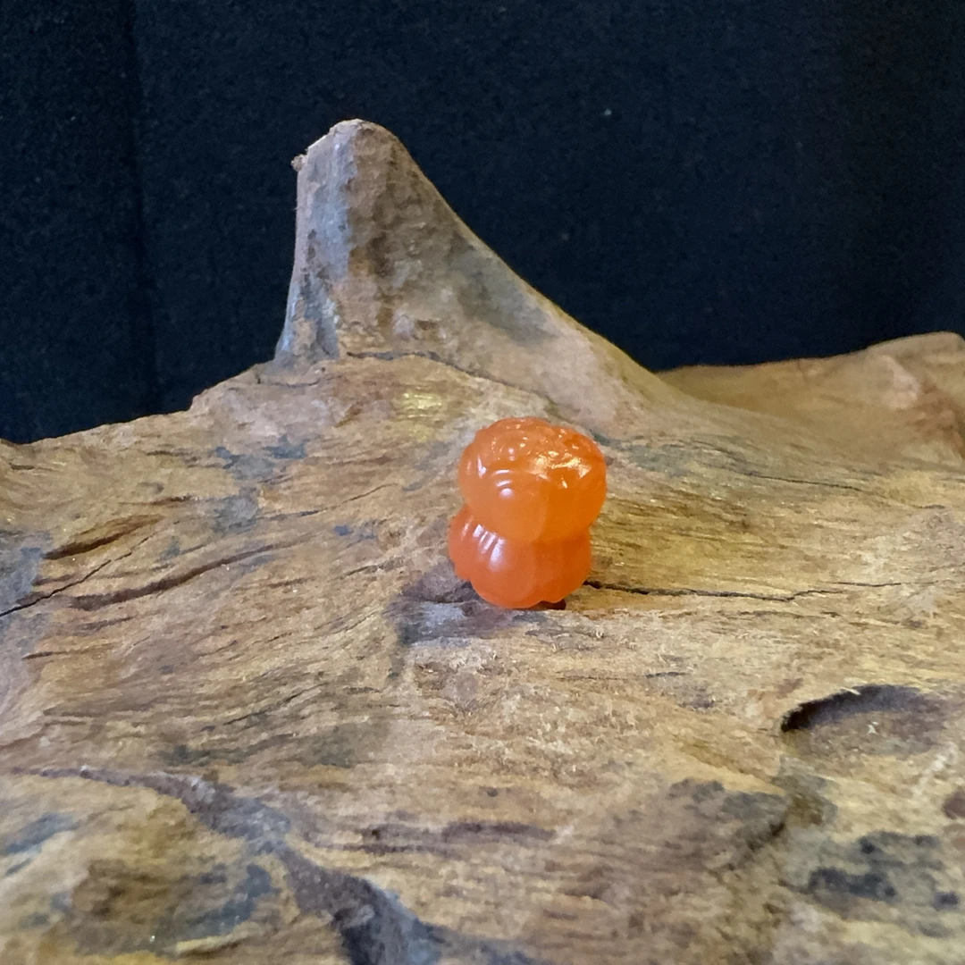 南红玛瑙并蒂莲雕刻配件