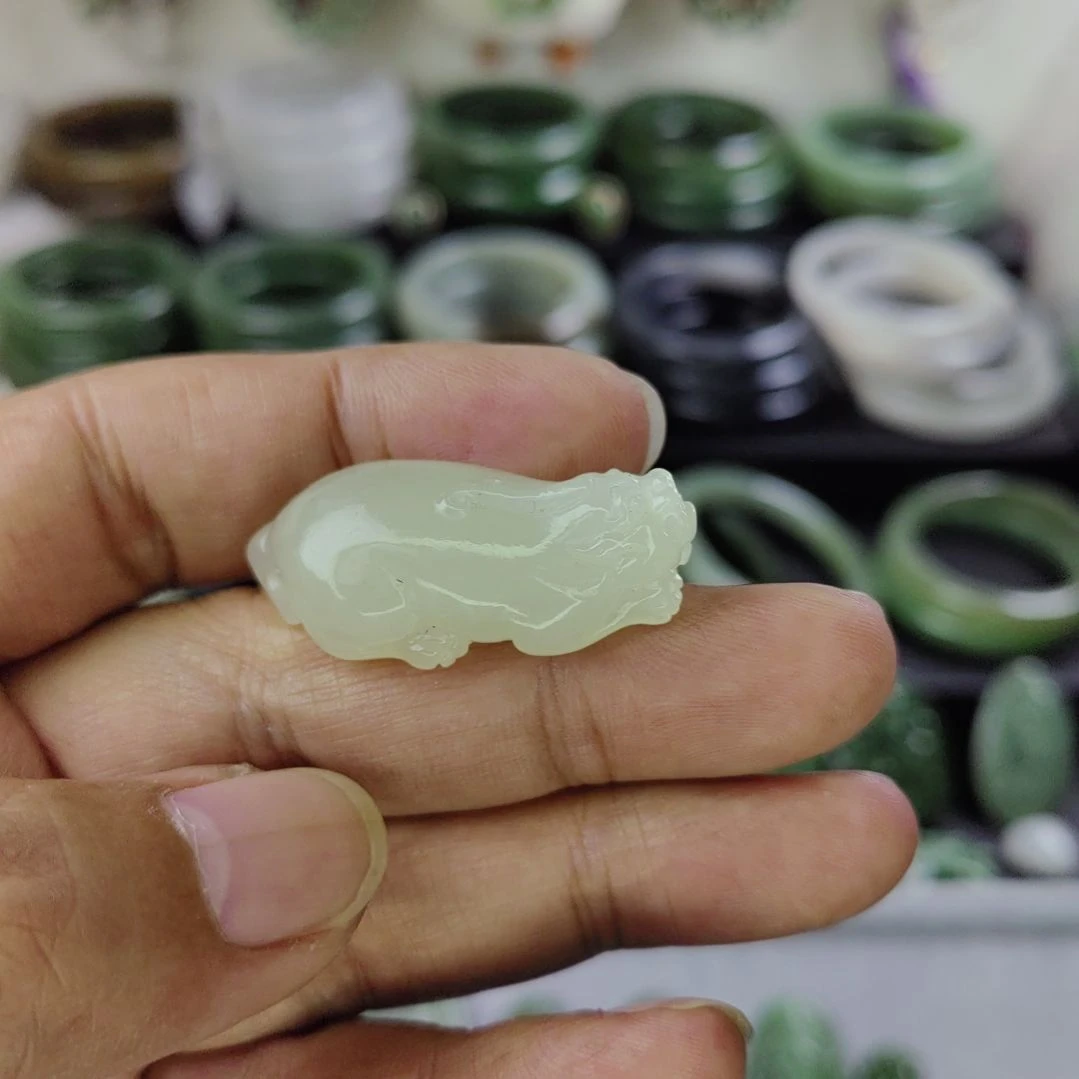 和田玉未镶嵌吊坠(赠链)