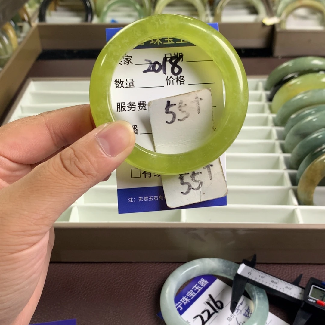 未镶嵌蛇纹石玉手镯2018