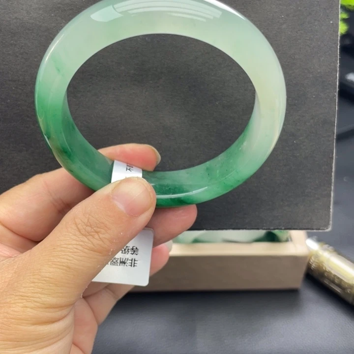 石英质玉未镶嵌手镯59.9