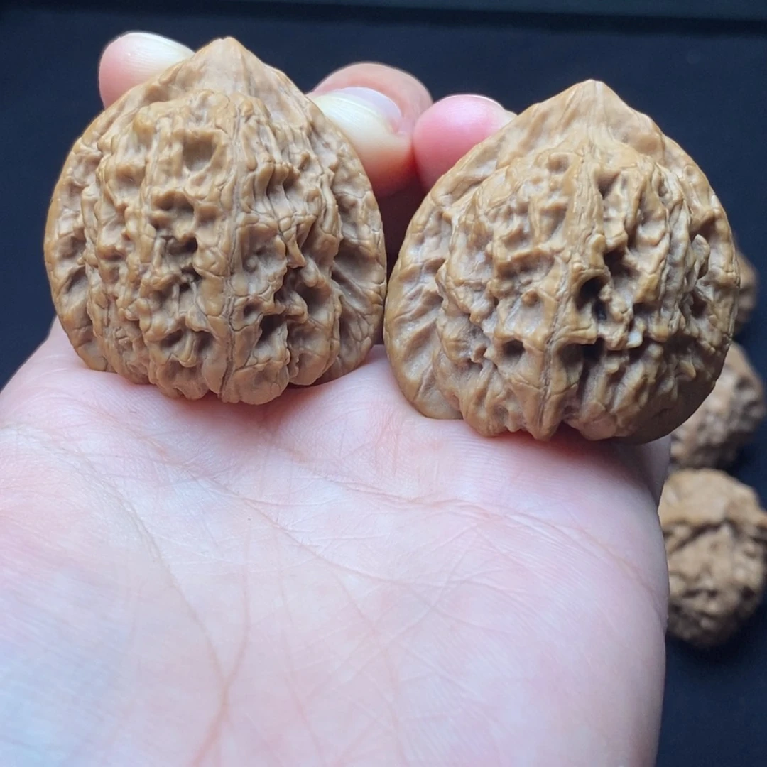 文玩核桃把件三角凹底秤砣粗棱子