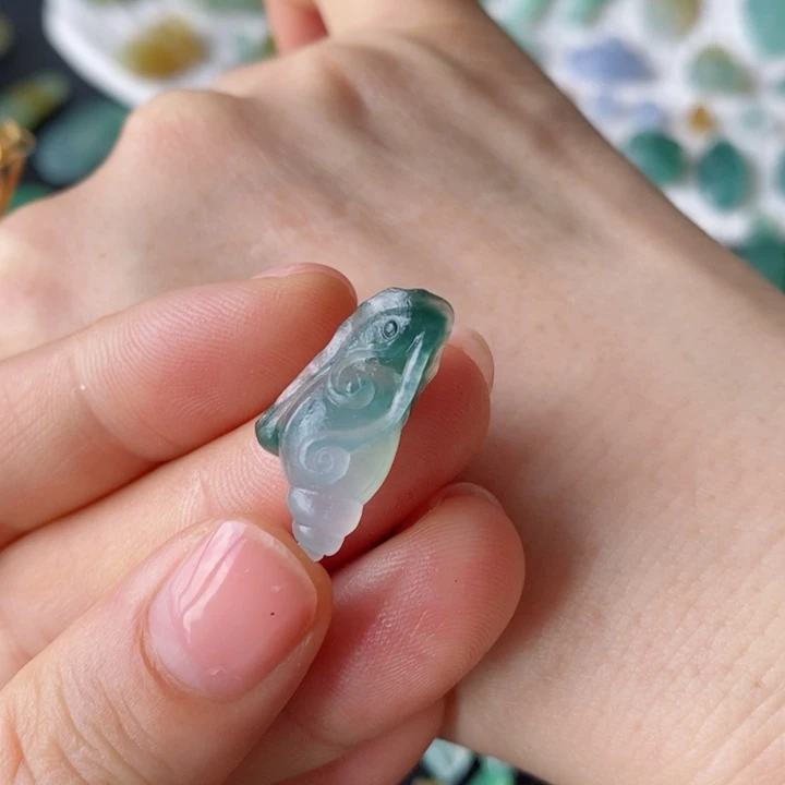 定制翡翠未镶嵌蜗牛