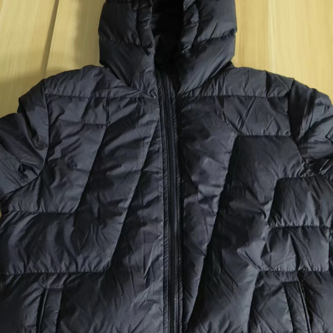 M秋冬款黑色连帽鹅羽羽绒服 胸口斜标 孤品