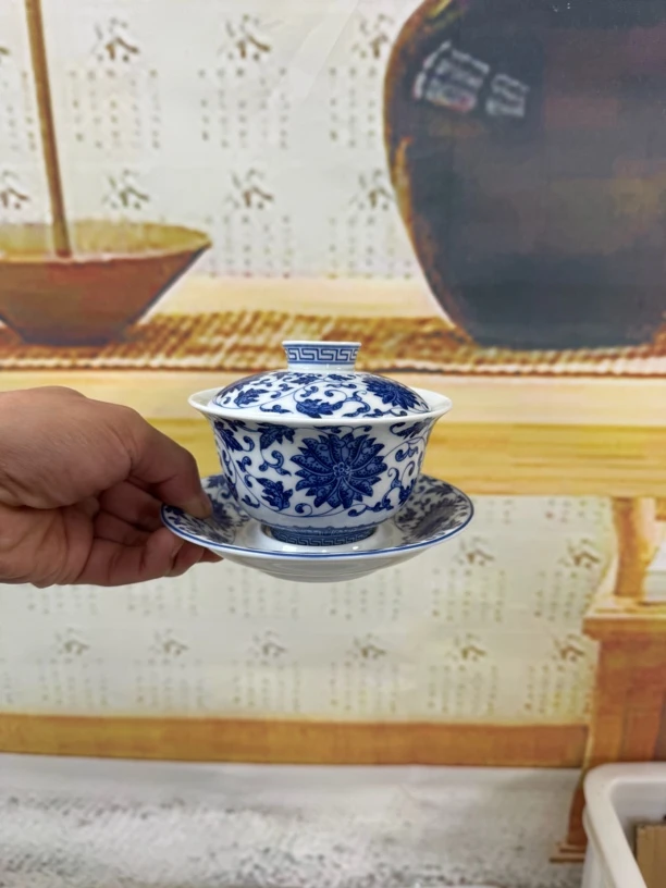 景德镇青花缠枝莲三才盖碗