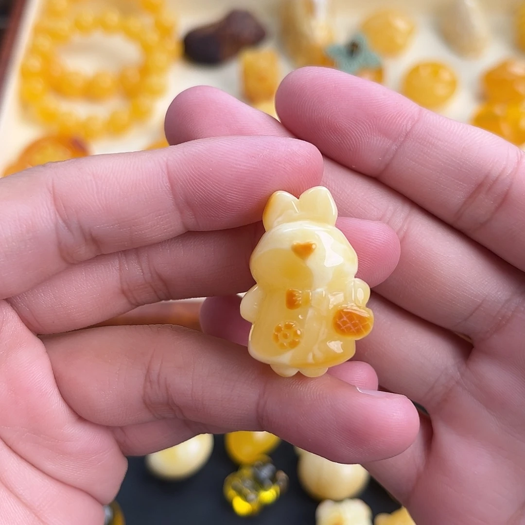 琥珀未镶嵌珠宝奇石