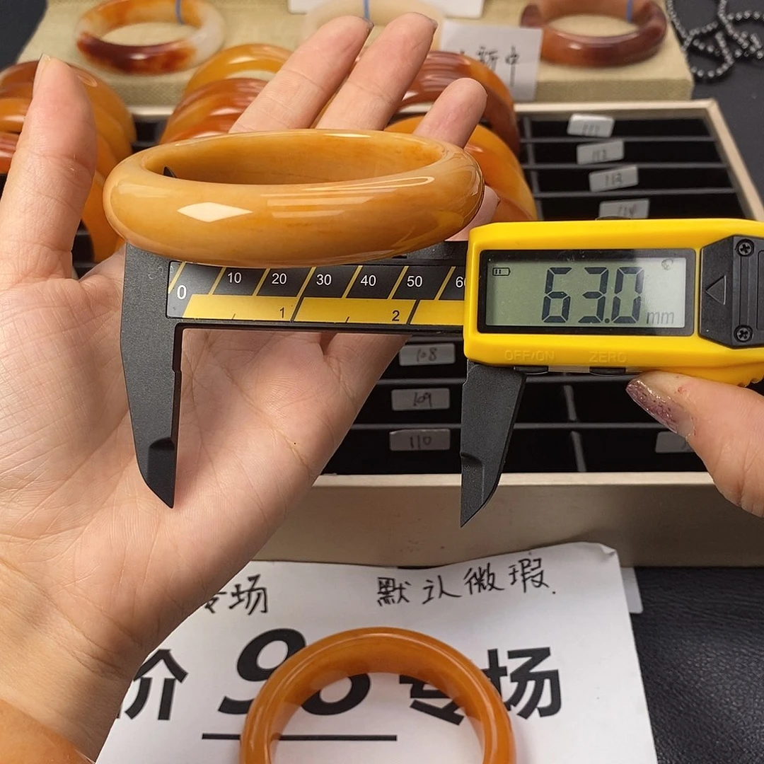未镶嵌石英质玉（黄龙玉）手镯107号