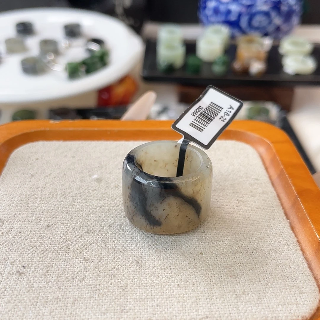 未镶嵌戒指和田玉c14 山水糖高筒17.6 不退换