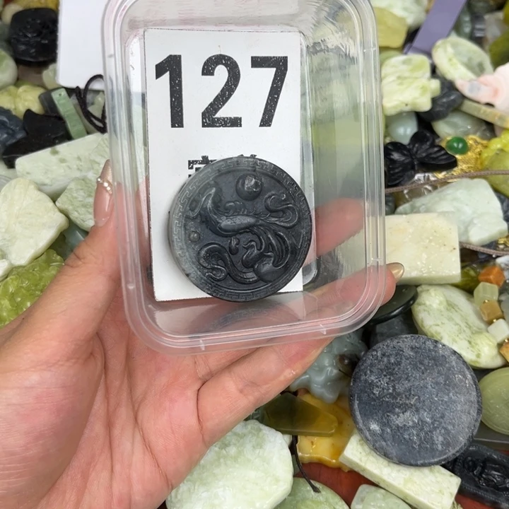 蛇纹石玉足银镀金镶嵌颈饰