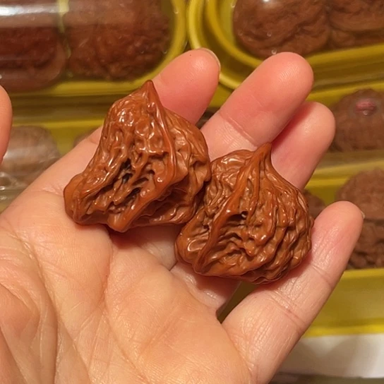 玉***哥吊坠文玩核桃核桃