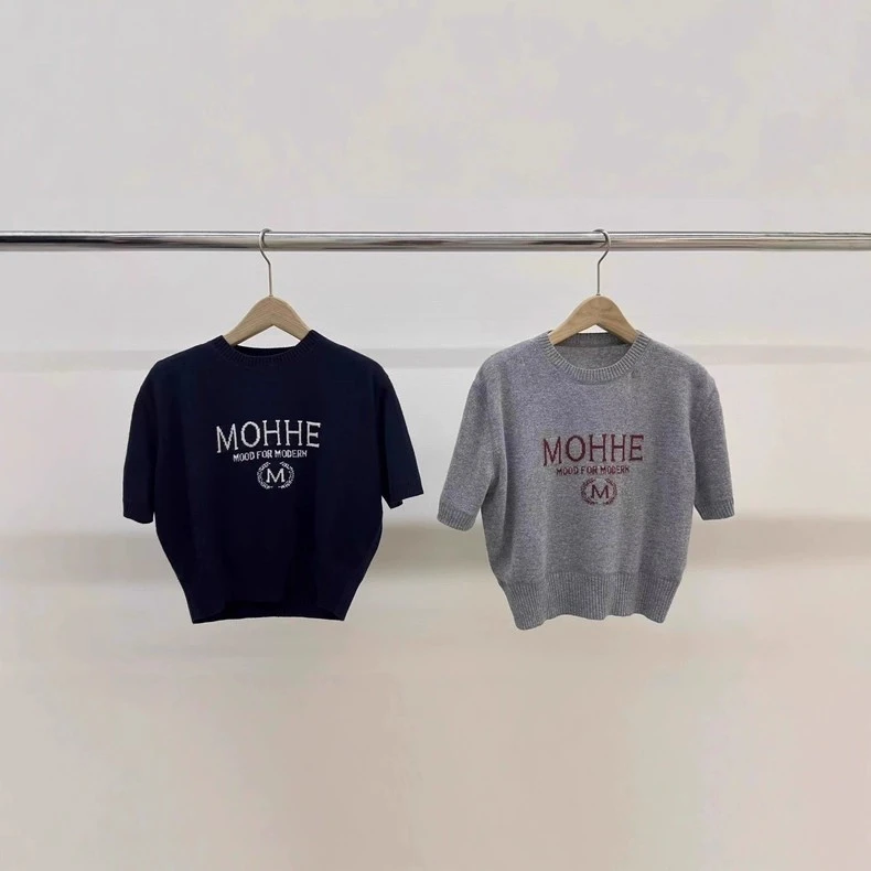 泡菜 MOHHE 2025新款 休闲字母LOGO短袖针织衫