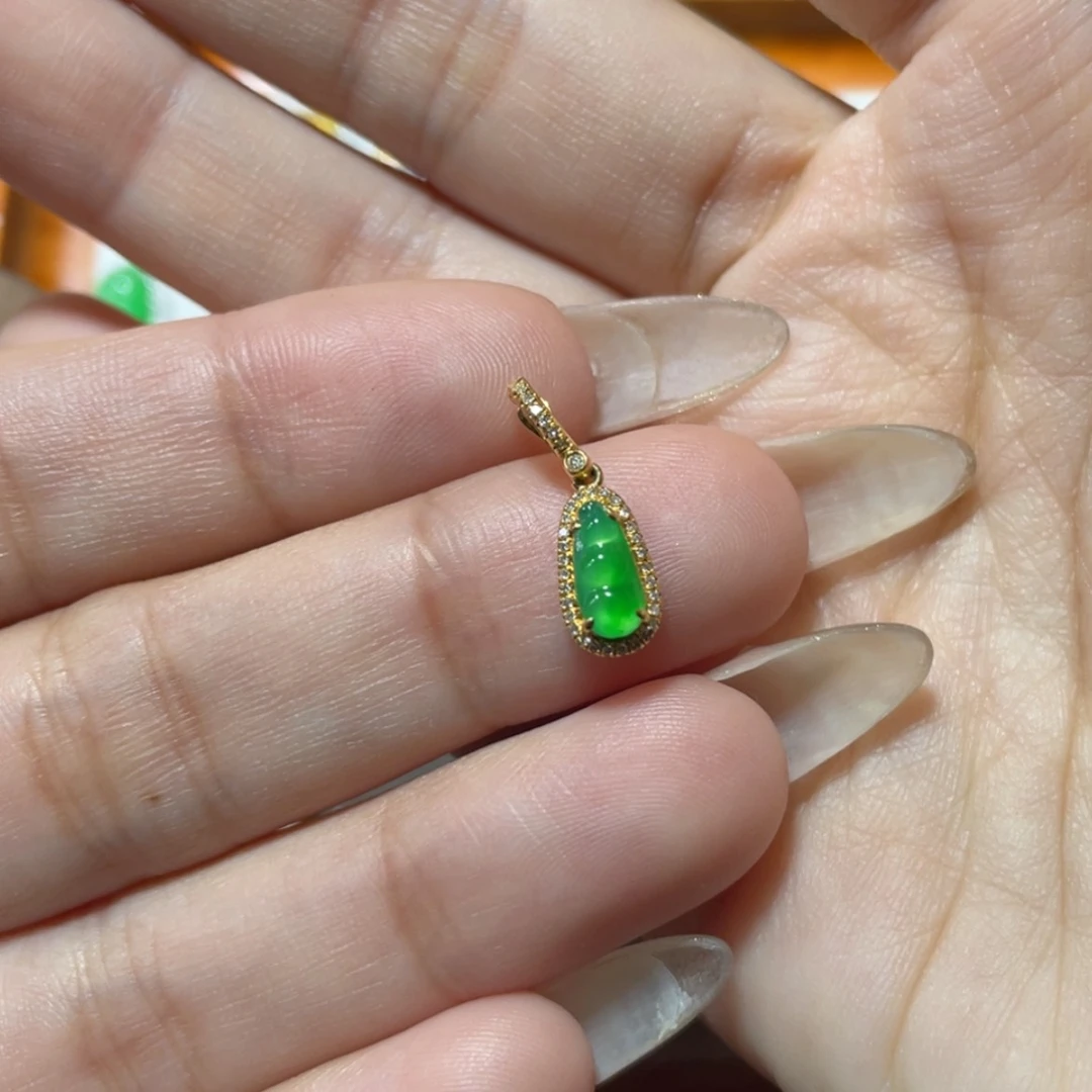 【闪购商品】颈饰18K金镶嵌翡翠