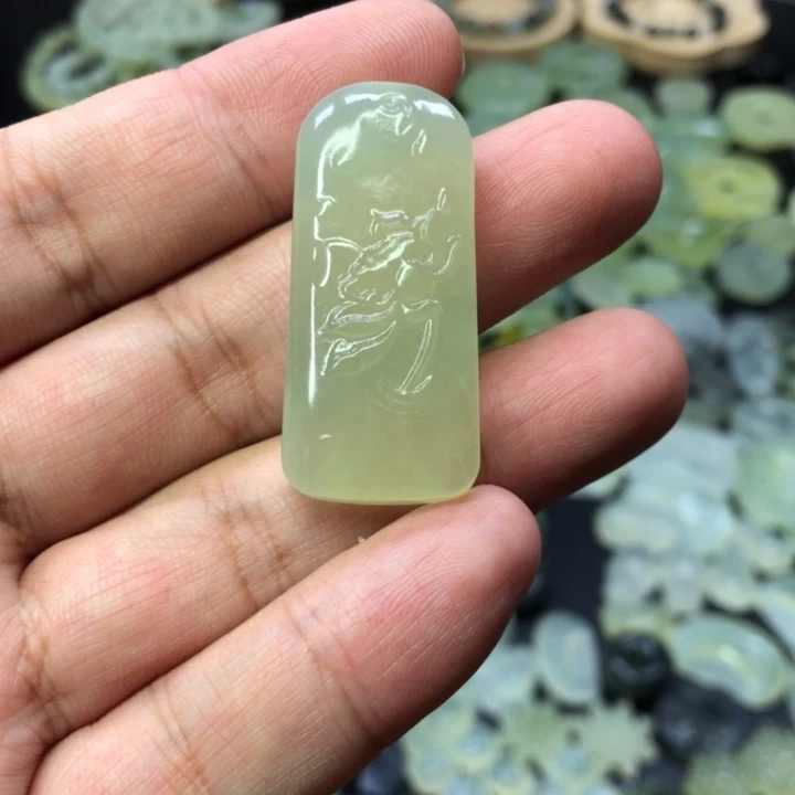 未镶嵌岫玉吊坠(赠链)