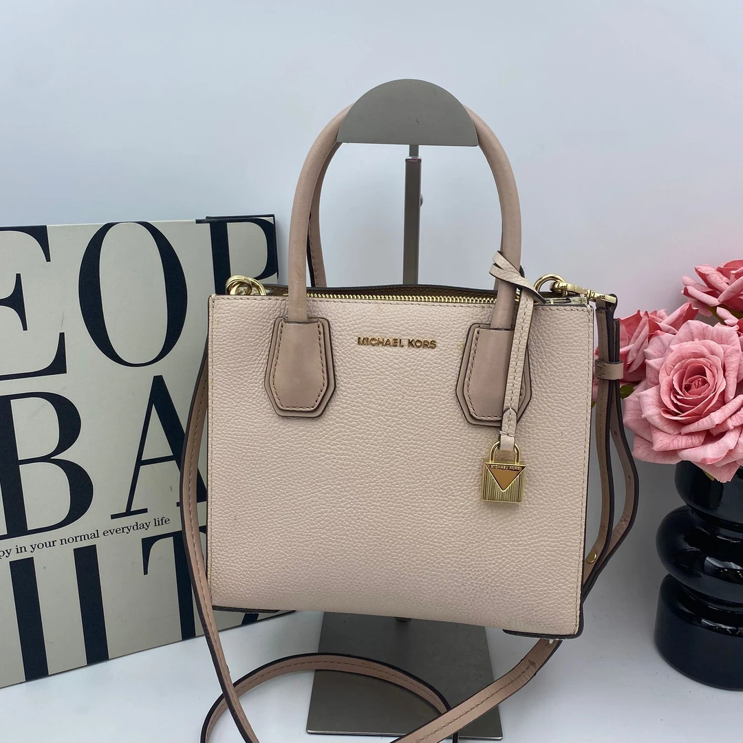 95新 MICHAELKORS/迈克高仕 17823斜挎包