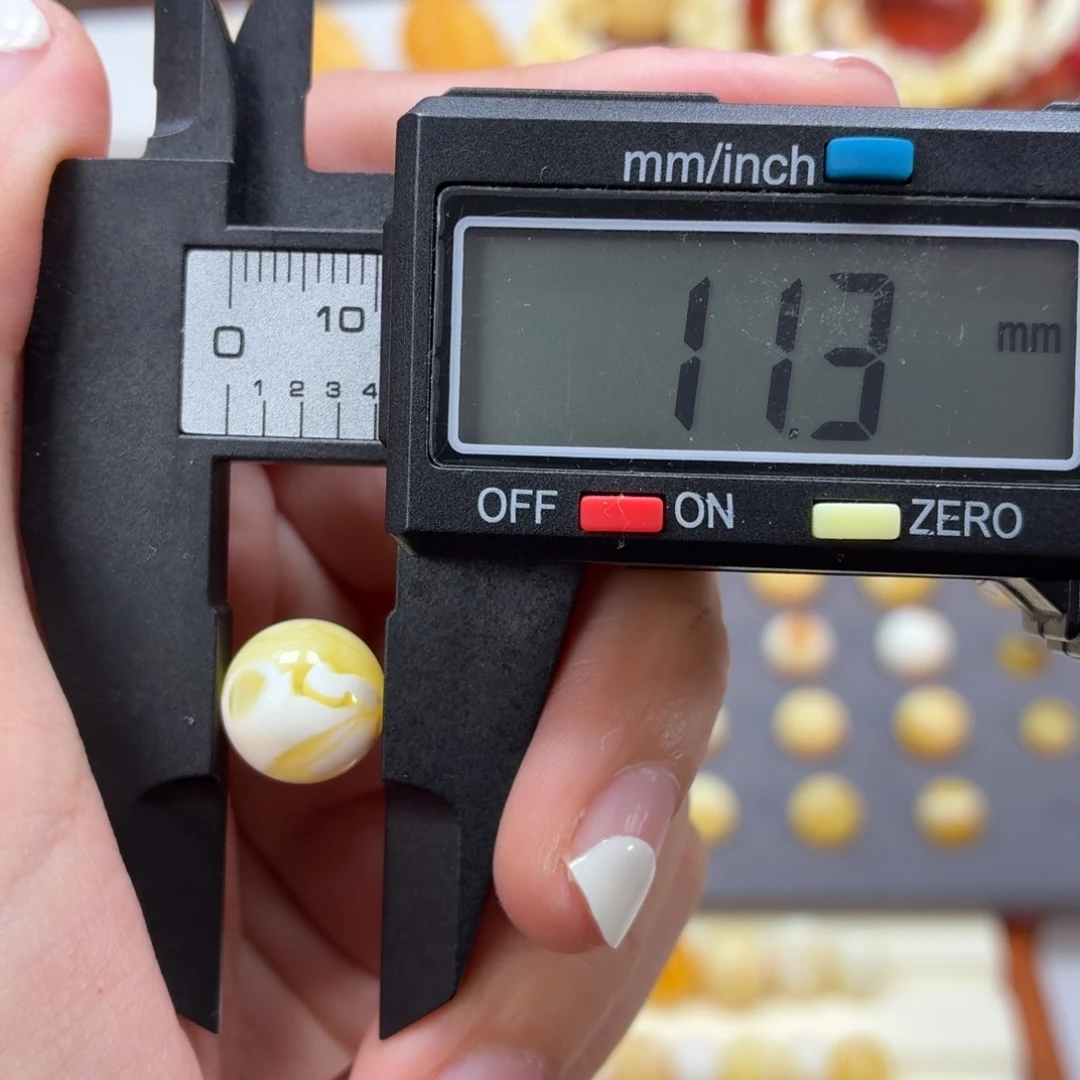 琥珀未镶嵌裸石11.3mm