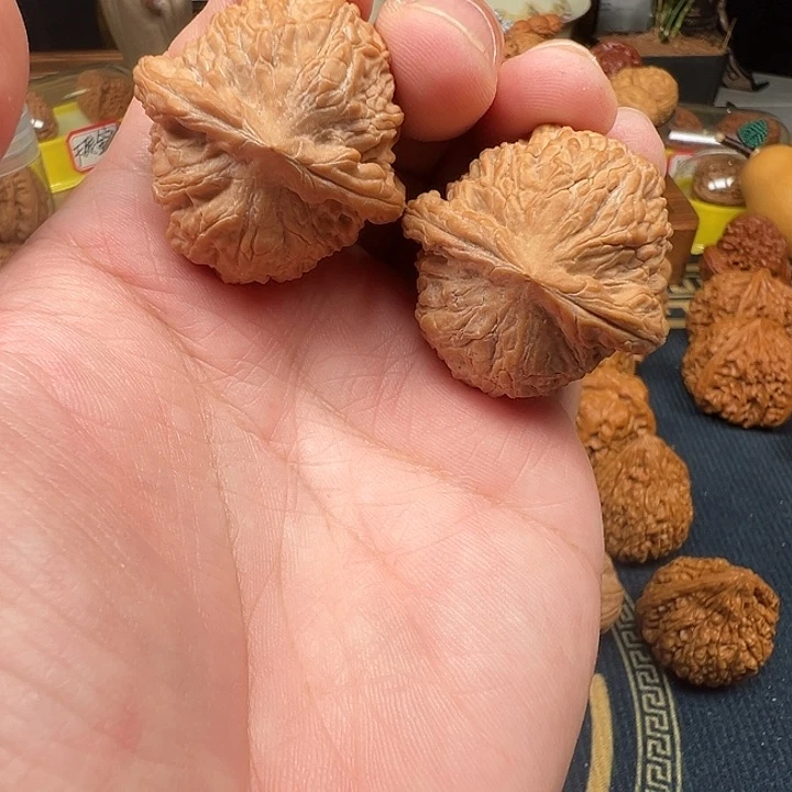 文玩核桃吊坠38金牛