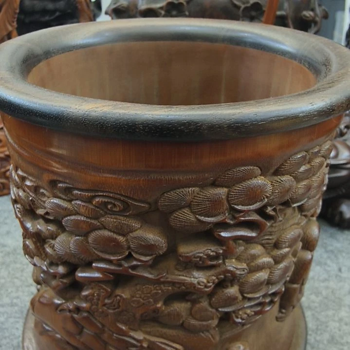 天***秋家具紫檀木类老竹雕人物笔筒