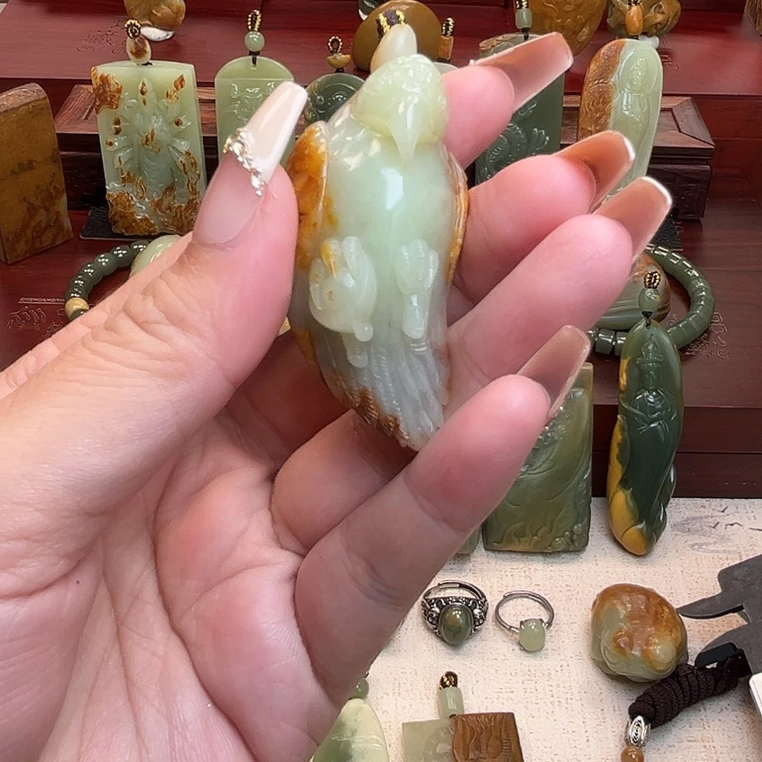 ****岫岩河磨玉（透闪石质玉）未镶嵌颈饰