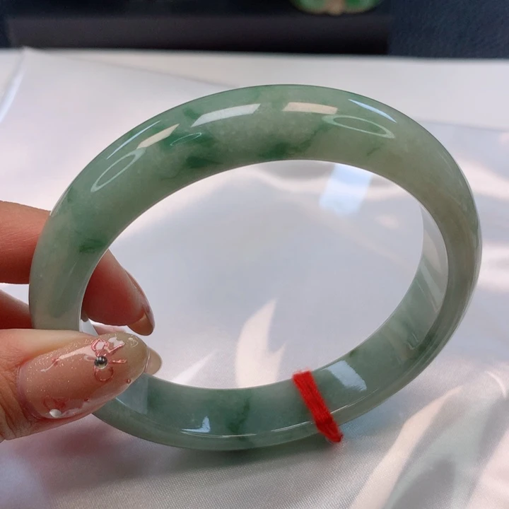 翡翠手镯未镶嵌62+圈