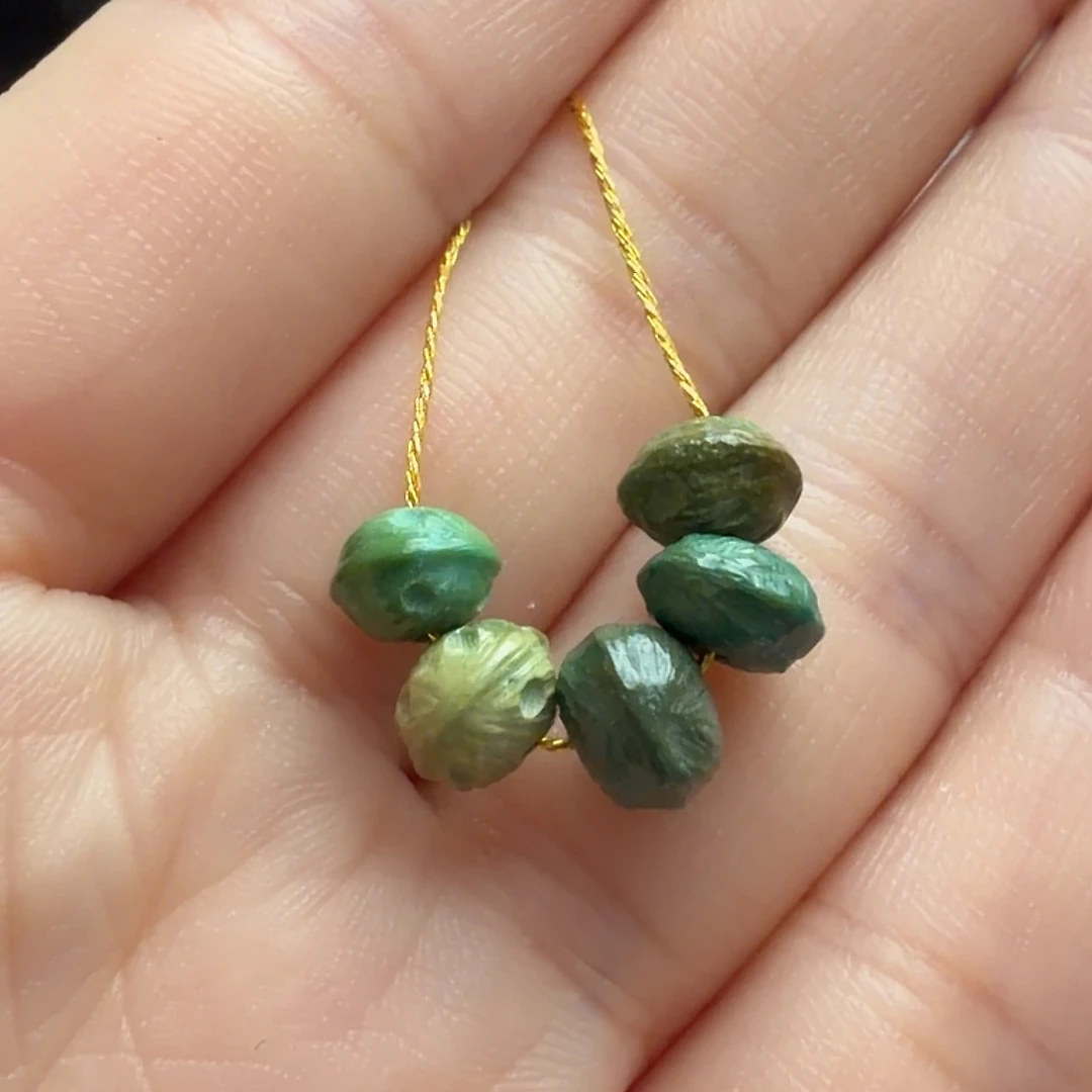 绿松石未镶嵌颈饰