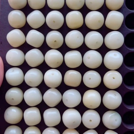 白玉菩提吊坠瑕疵14-13奶白桶珠60颗