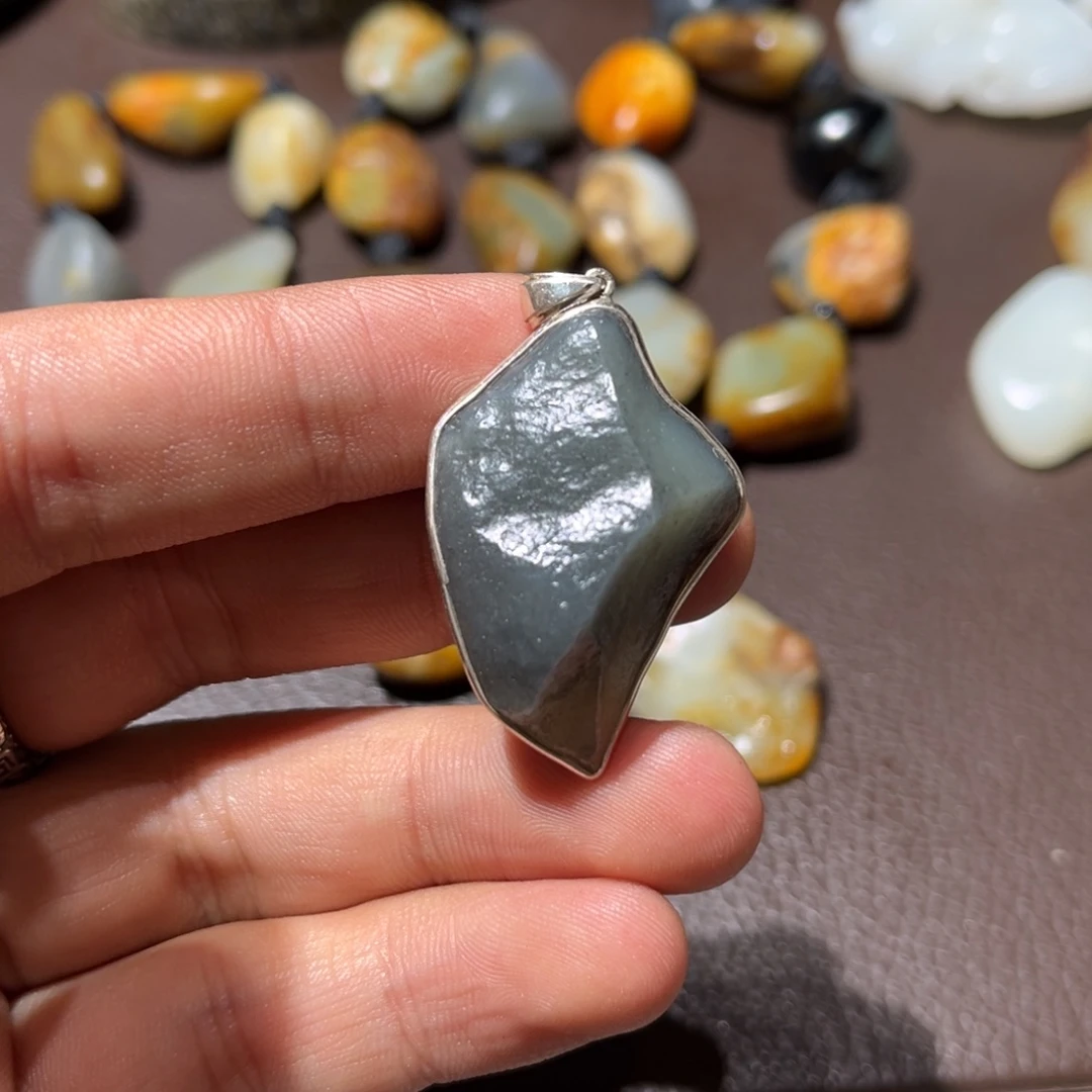 定制和田玉和田玉籽料11.7克