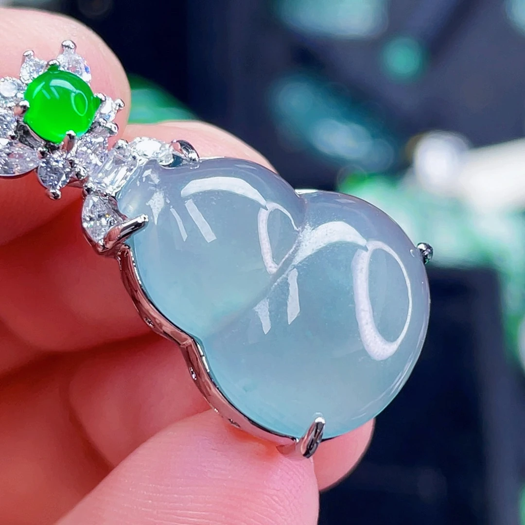 翡翠未镶嵌颈饰95