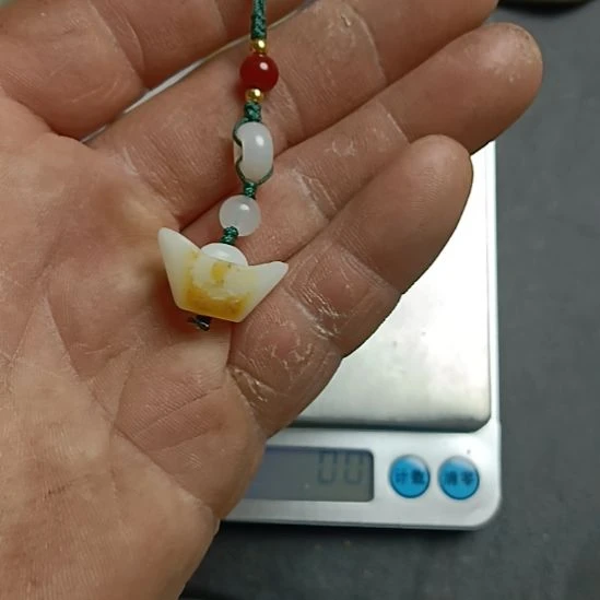 和田玉未镶嵌车挂