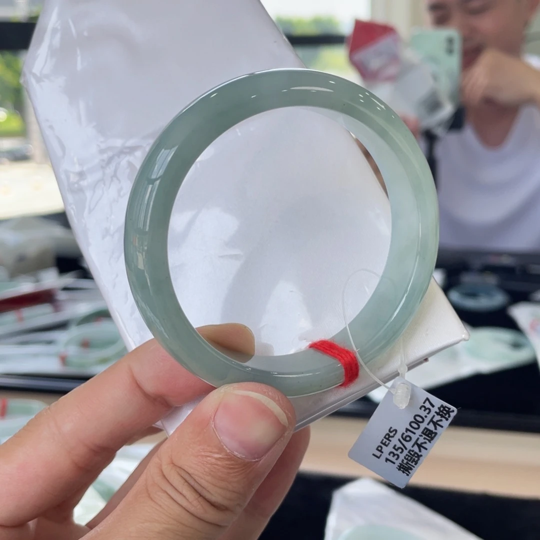 翡翠手镯未镶嵌溪**?手镯