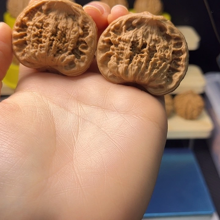 啧***文玩核桃吊坠蛇头