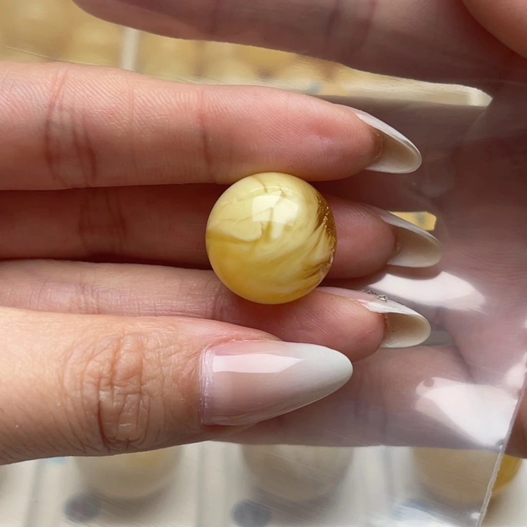 未镶嵌琥珀裸石大*伟蜜蜡圆珠 思思