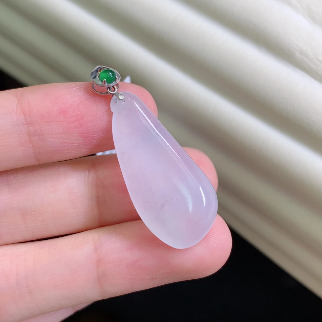 颈饰18K金镶嵌翡翠