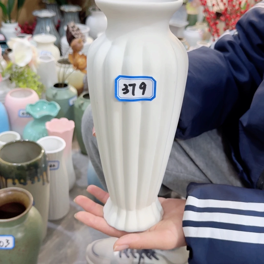 梦***真379号陶瓷高25厘米瑕疵一个