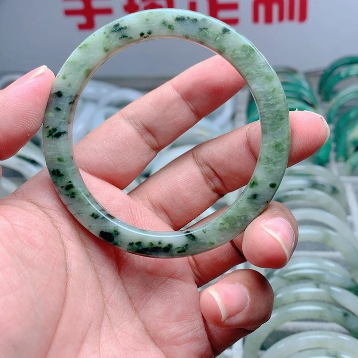 独山玉未镶嵌手镯60
