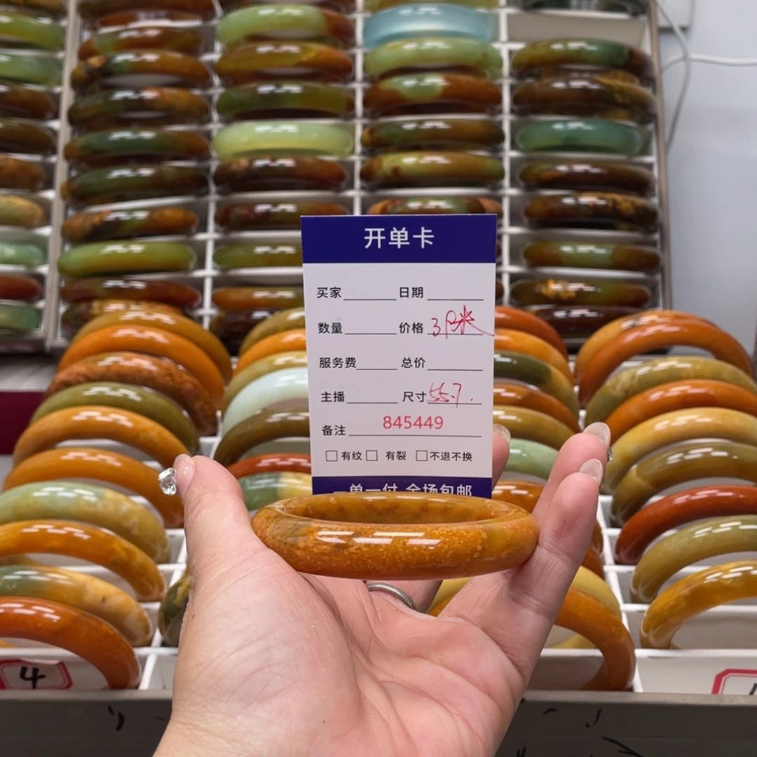 蛇纹石玉手镯未镶嵌可*?